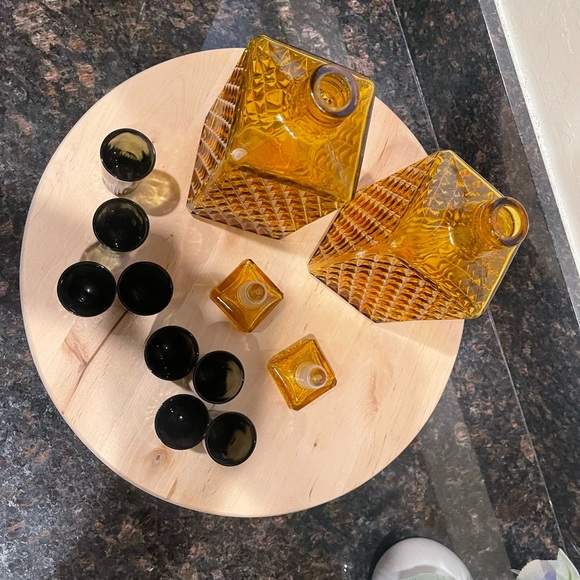 Vintage Mid-Century Liquor Decanter & Shot Glasses - Picture 6 of 9